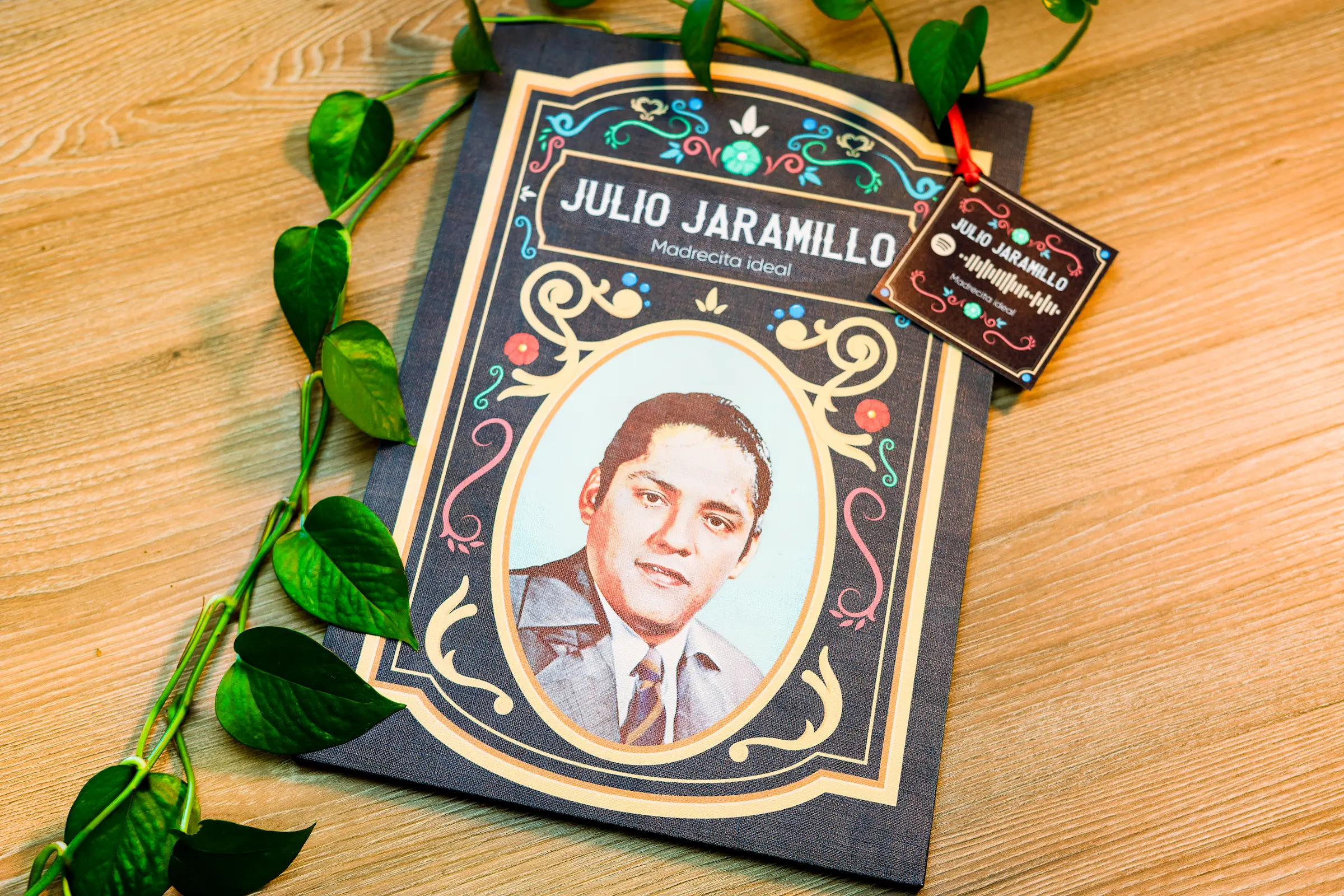 Exhibición de cuadros artísticos y velas de CDI Noble - Foto 3